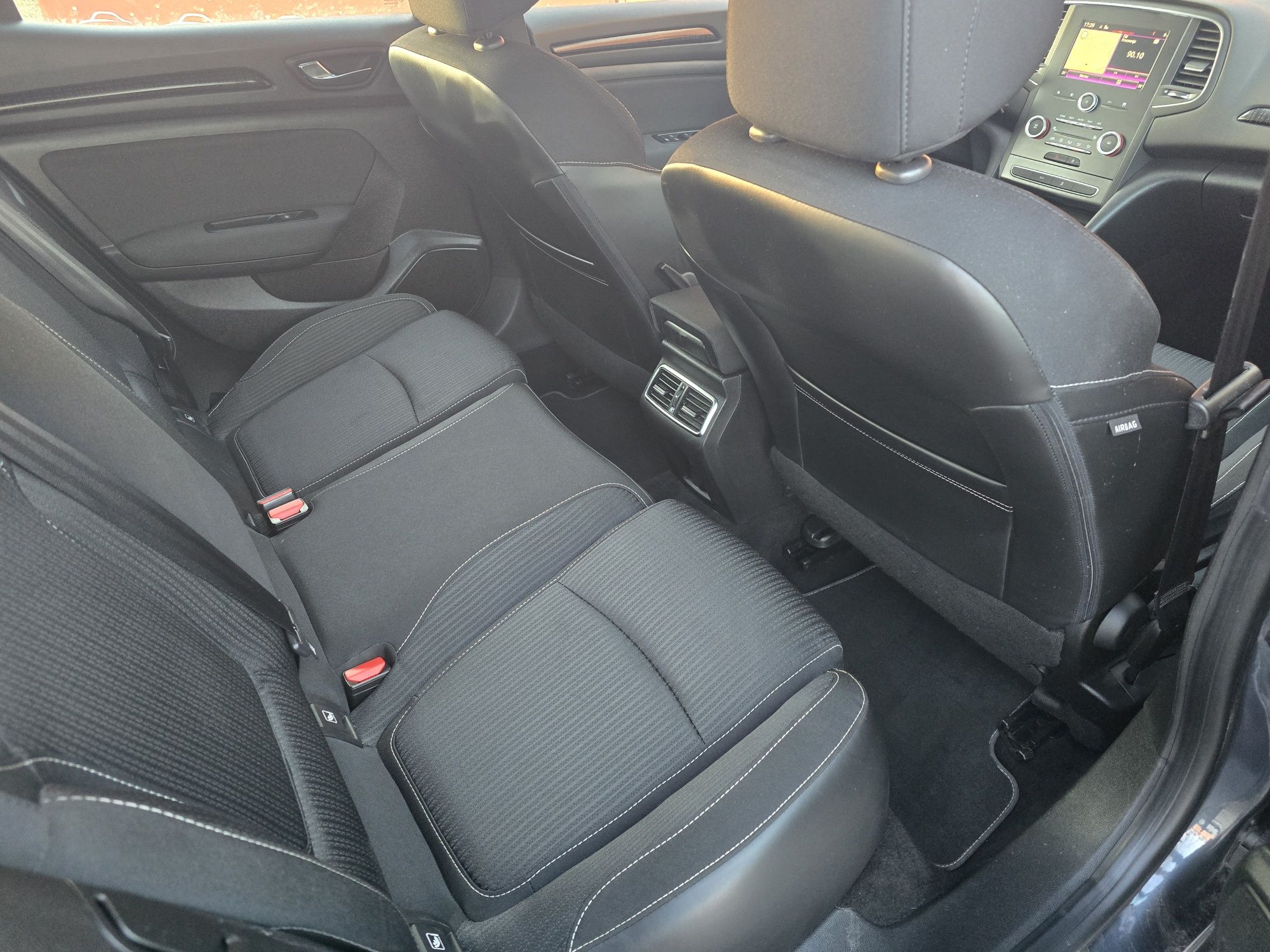 Renault Megane IV HATCHBACK ENERGY BUSINESS Automat Finantare Rate-Cre
