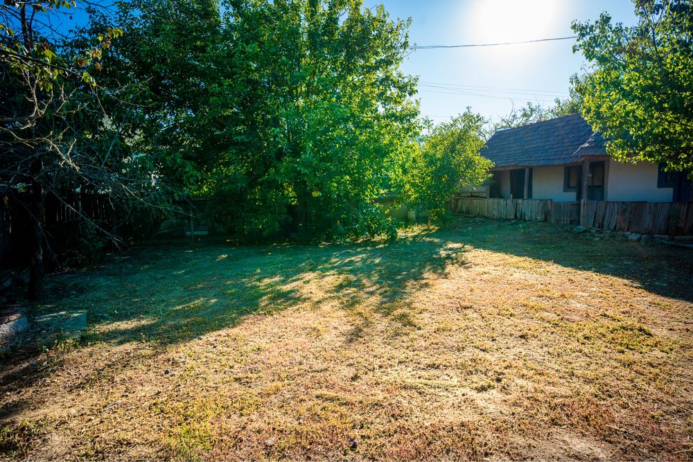 De vânzare – Casă + teren 1.900 mp, Ostrov, Tulcea – centru