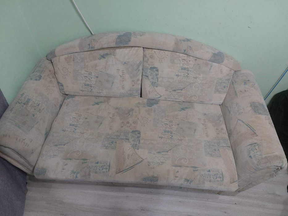 Vand canapea stare buna pret 450 lei