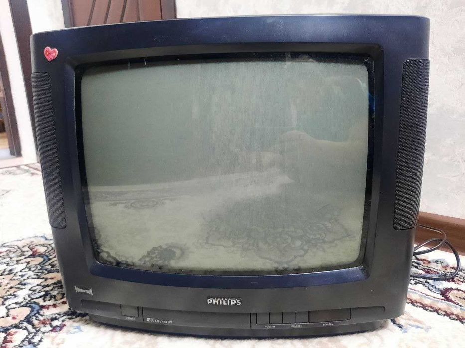 Продам телевизор Филипс.