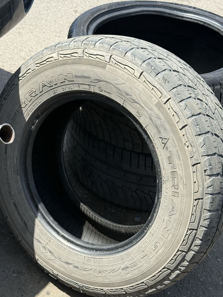 Шины 235/70/R16.