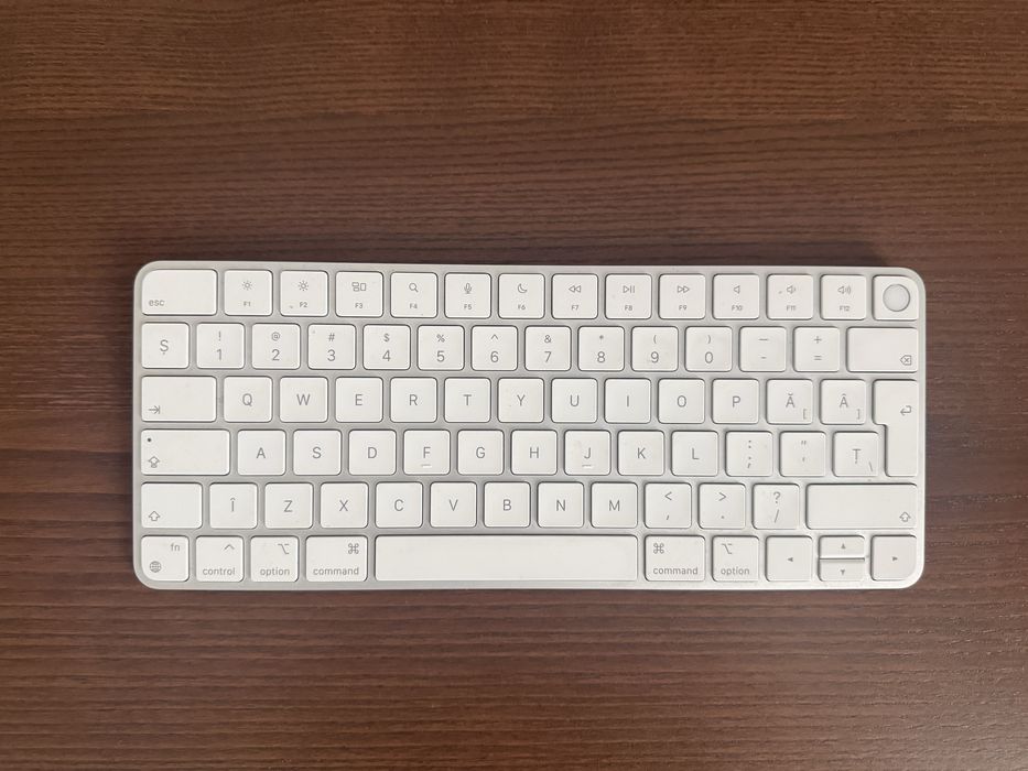 Magic keyboard cu touch id (tastatura RO)