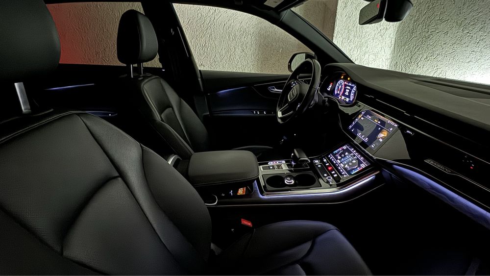 AUDI Q8 S-LINE нов внос