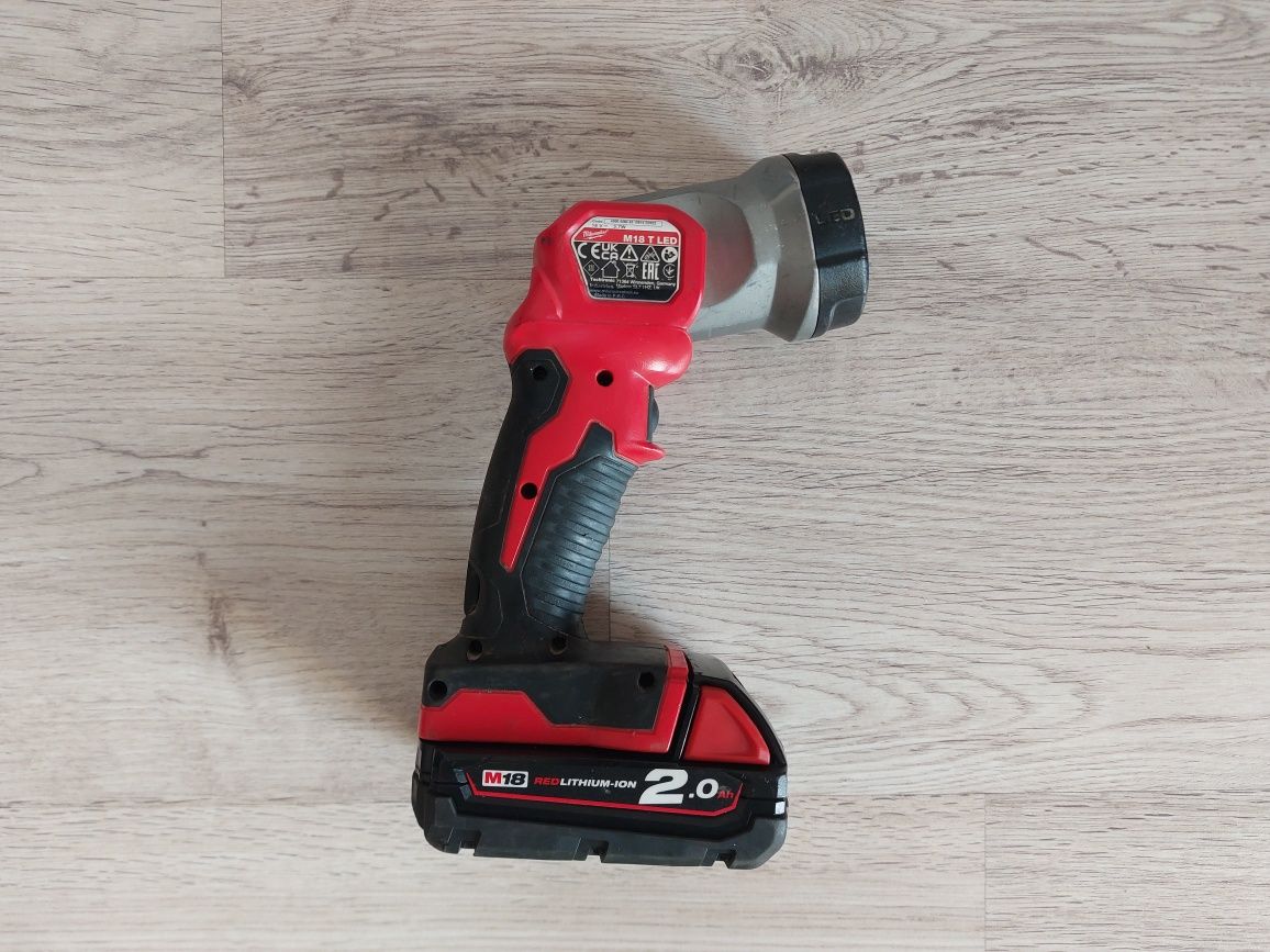 Lanterna milwaukee M18 TLED cu baterie acumulator 2 amperi, set