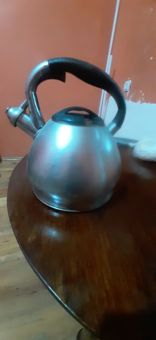 Чайник в отличном состоянии металлический.без дефектов.