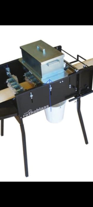 maşină de vopsit/impregnat) produsă de brandul Rothoblaas