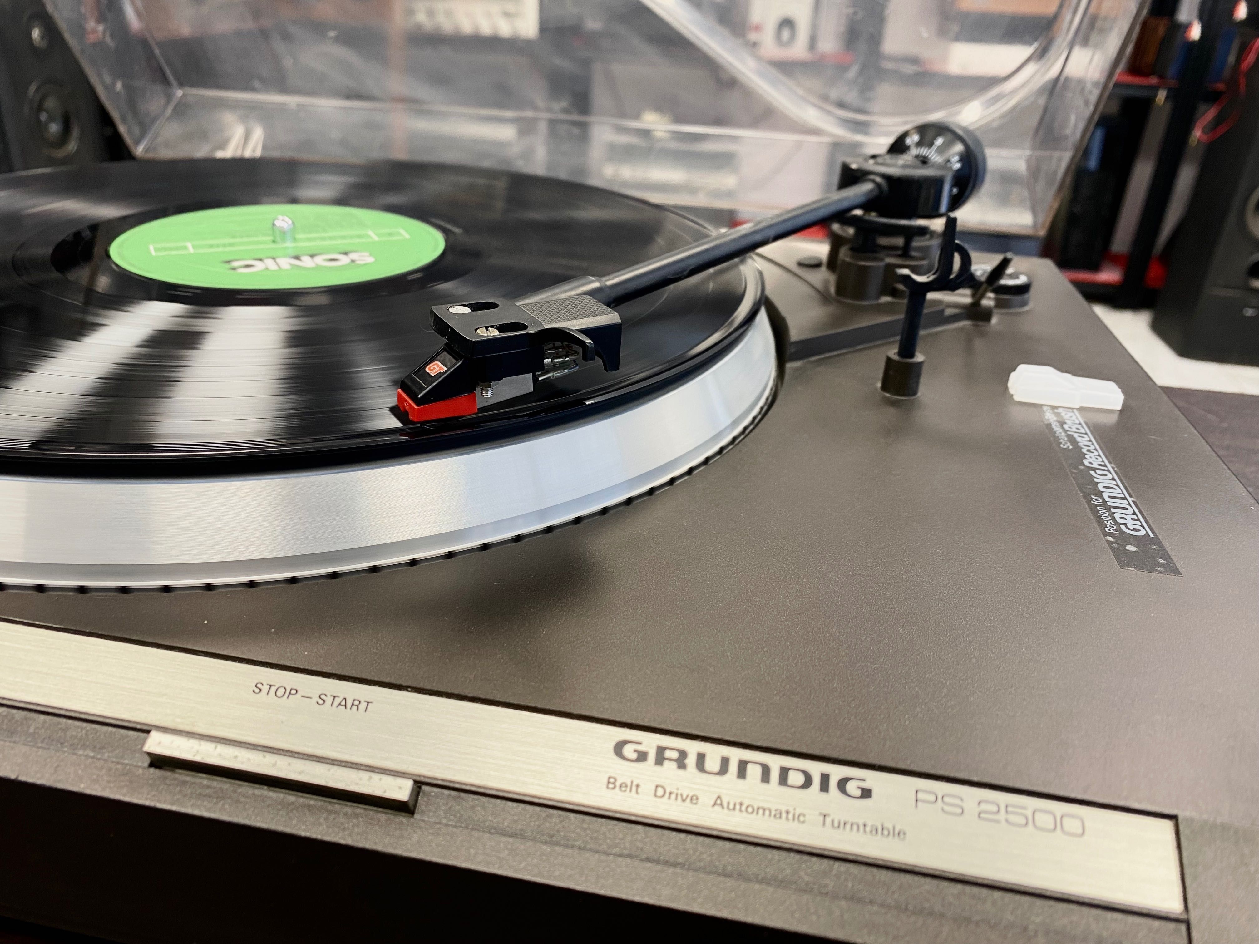Чудесен грамофон Grundig/Technics