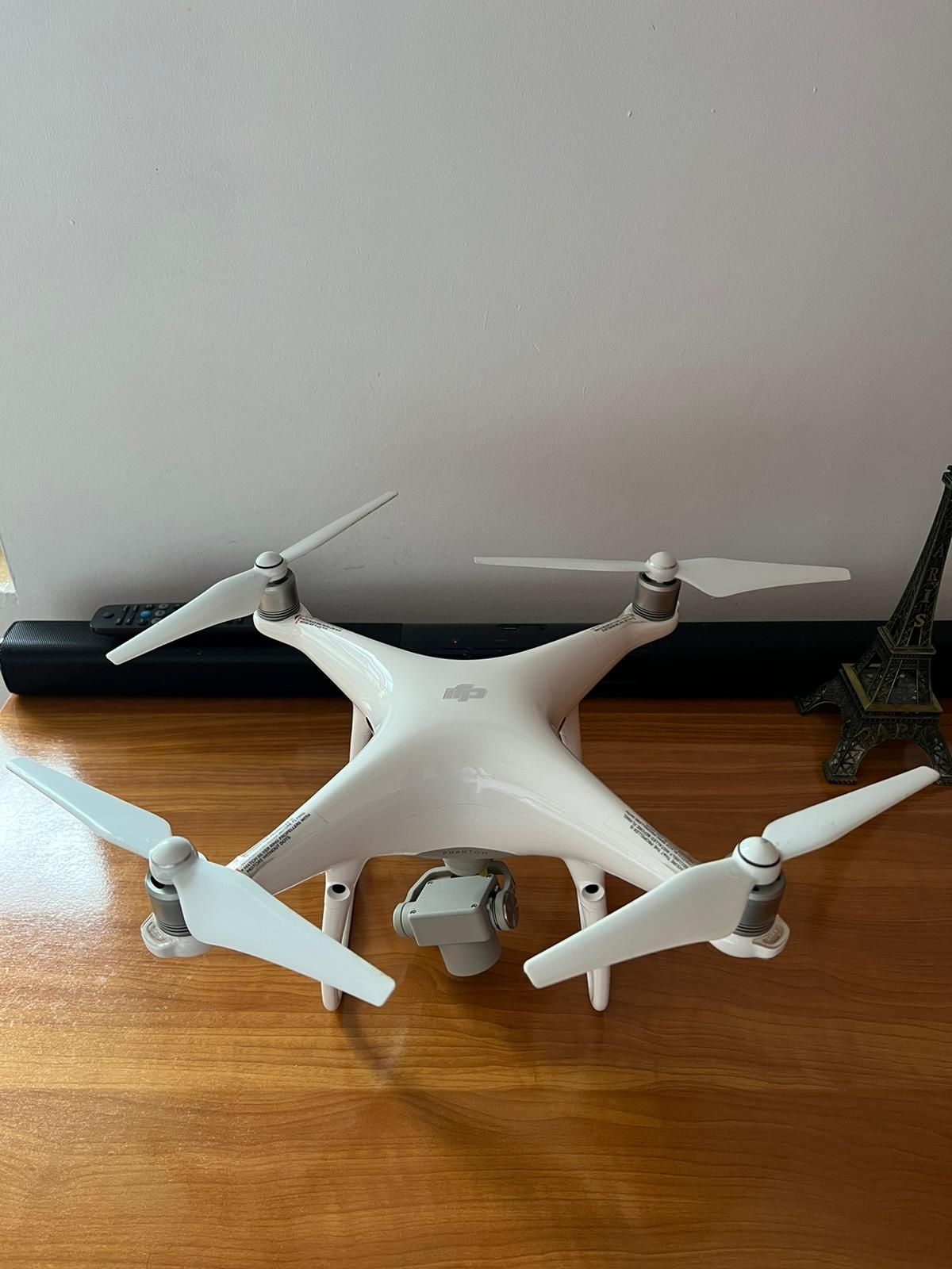 Vând drona dji Phantom 4 pro