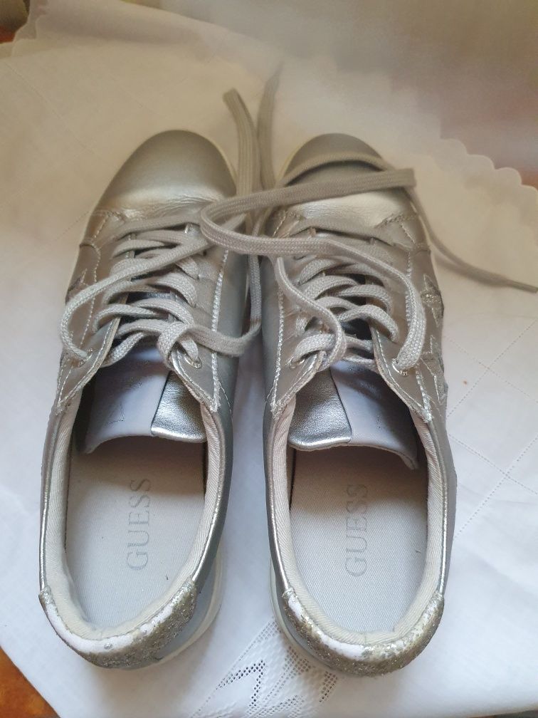 Pantofi Guess Argintiu