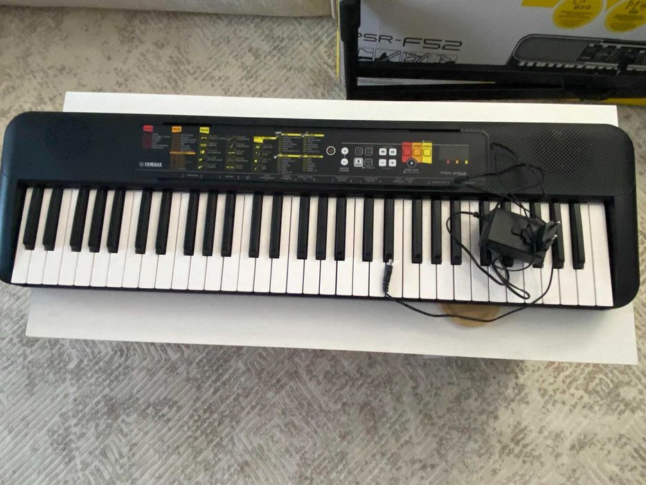 Yamaha PSR-F52 – stare excelentă, ideală pentru începători!