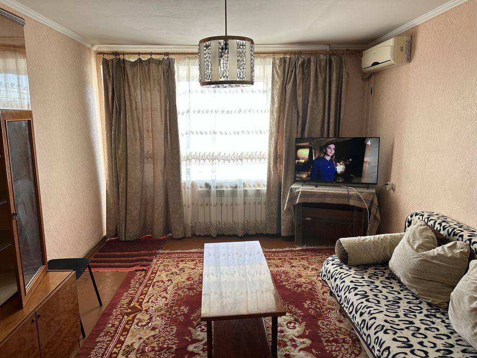 Сдам 3х комнатную кв. Республики 4. Ремонт, все рядом, 2 балкона.