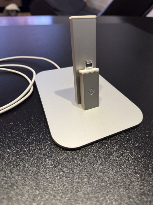 Support incarcare iPhone cablu lightning inclus