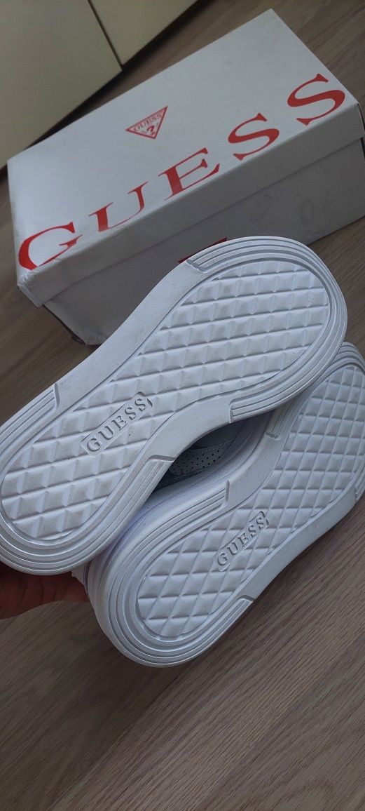 GUESS, ADIDAS, MICHAEL KORS, Moschino, New Balance, Liu Jo