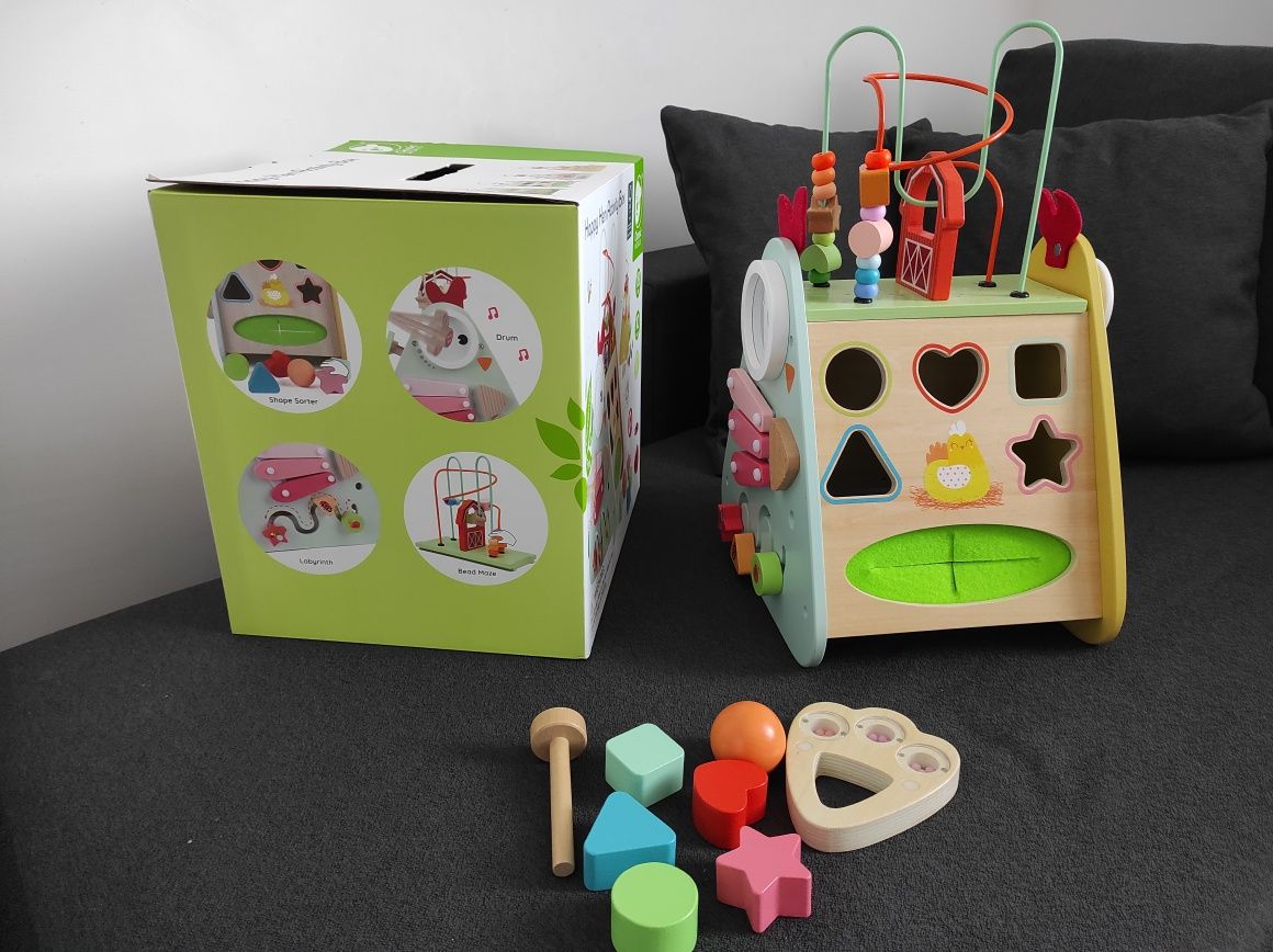 Център за активностu Happy hen activity box