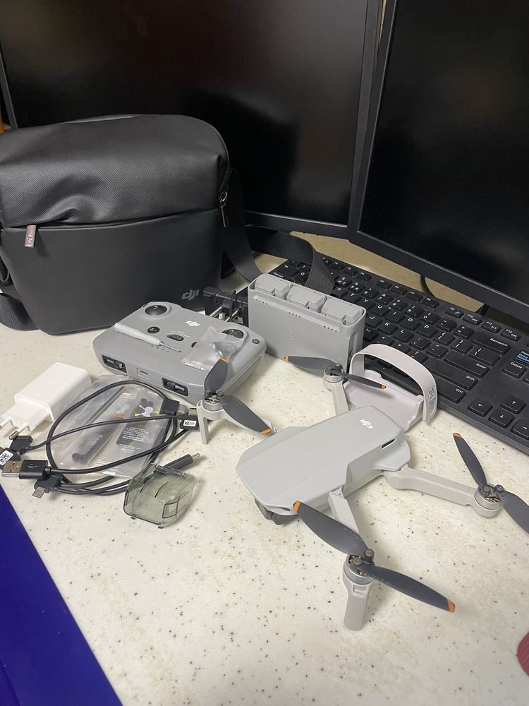 Drona DJI Mini 2 4K Flymore Combo