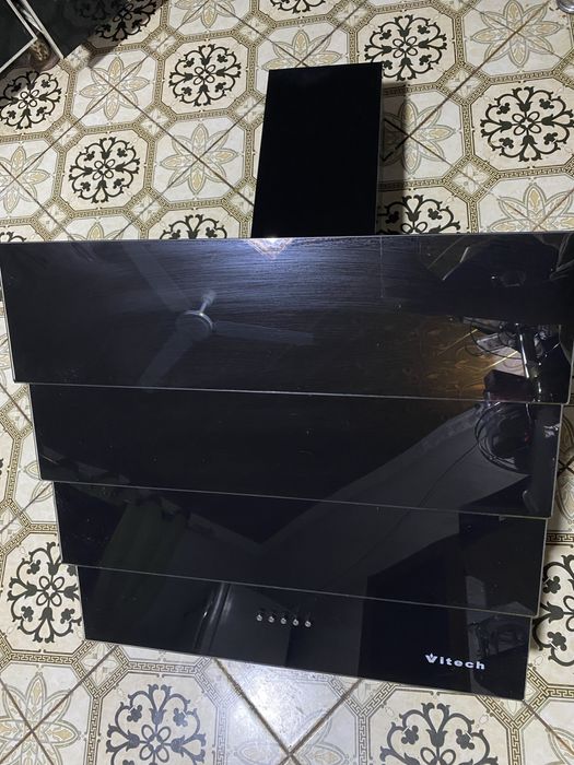 Вытяжка VITECH цвет черный