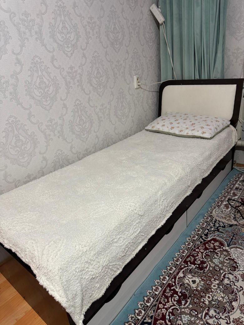 Кровать в отличном состояний