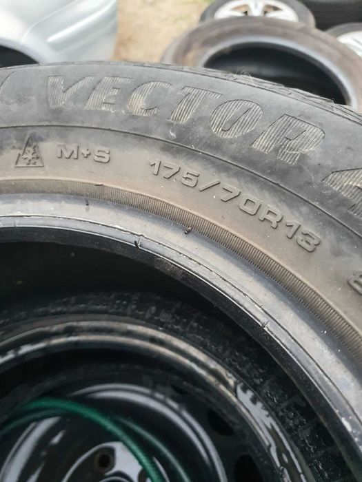 175 70 14 зимни гуми 2 броя Goodyear