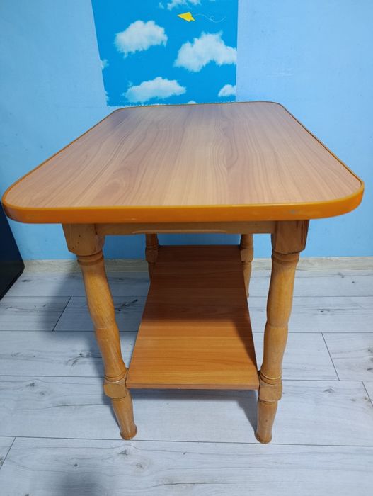 Masă bucătărie dimensiuni Lungime 80cm. Lățime 52cm. Înălțime 70cm