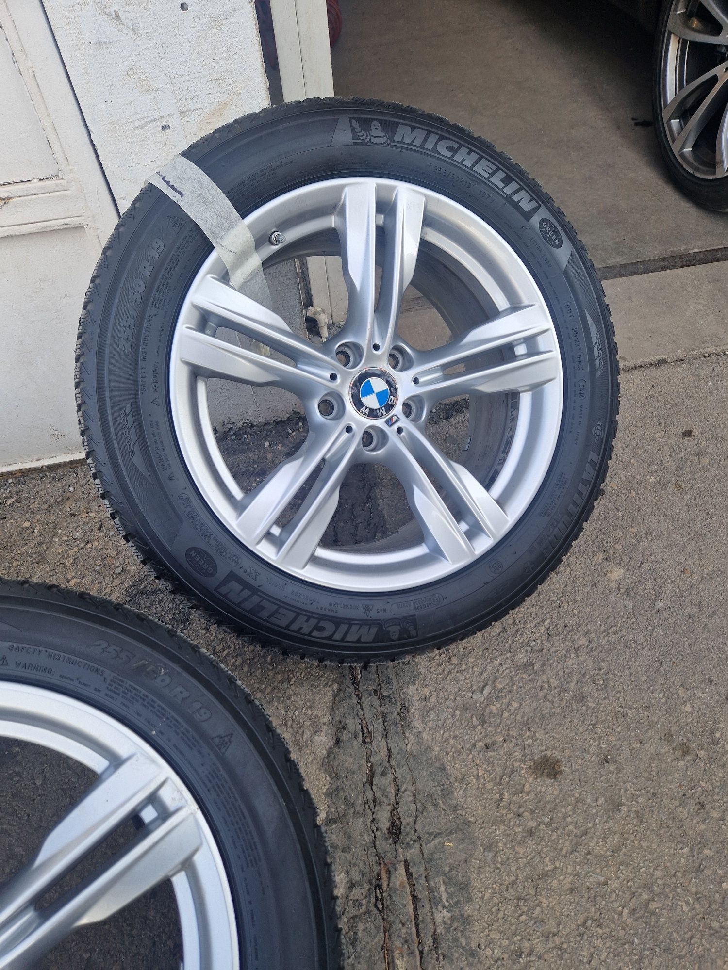 5x120 R19 BMW X5 Джанти гуми