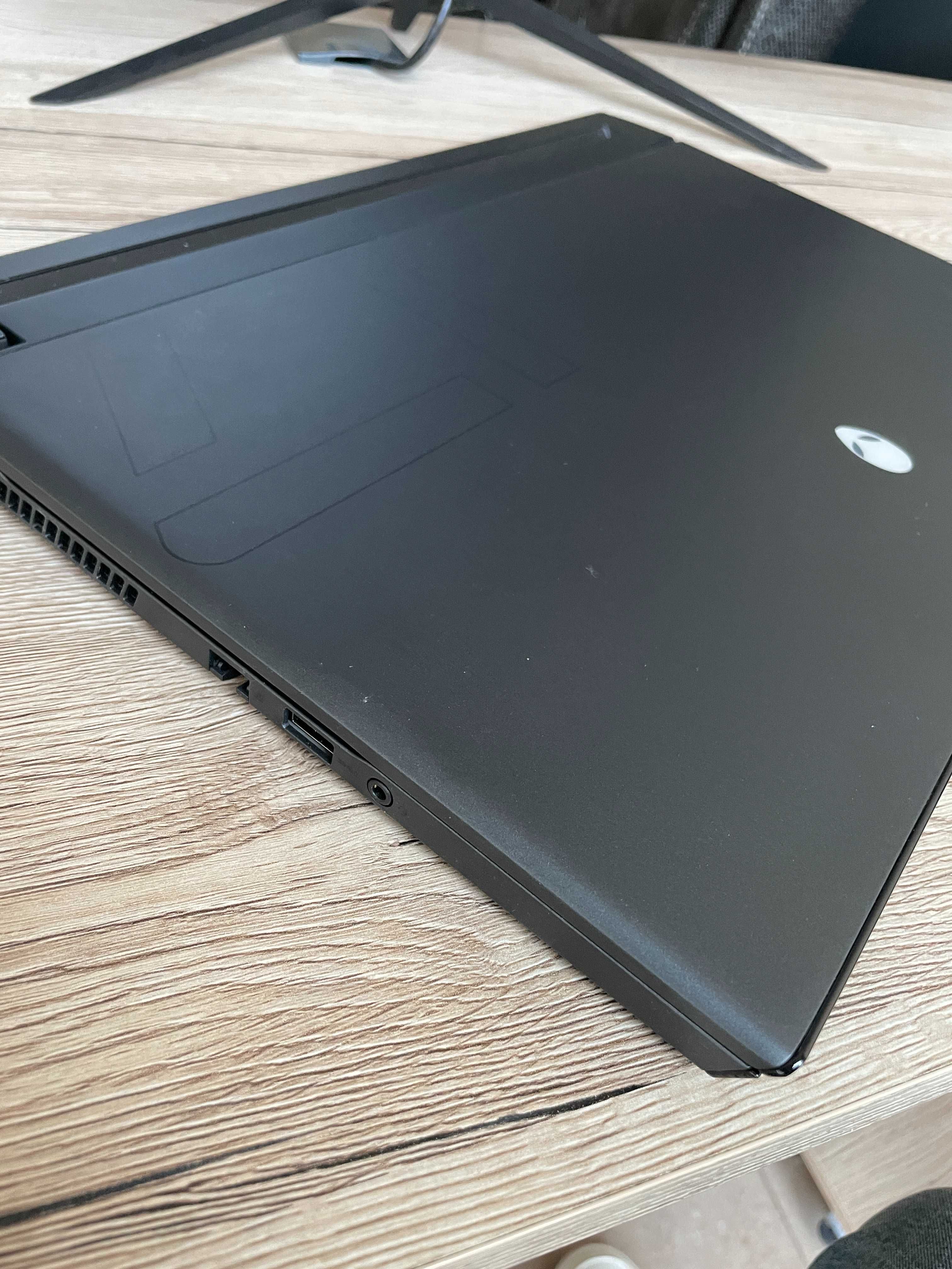 Dell Alienware 17 инча