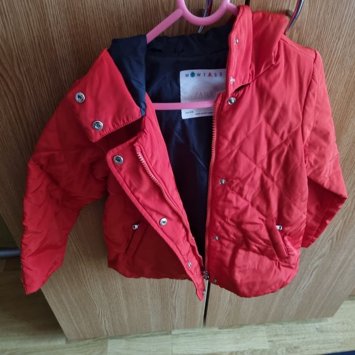 Geaca rosie zara fetita 5-6 ani