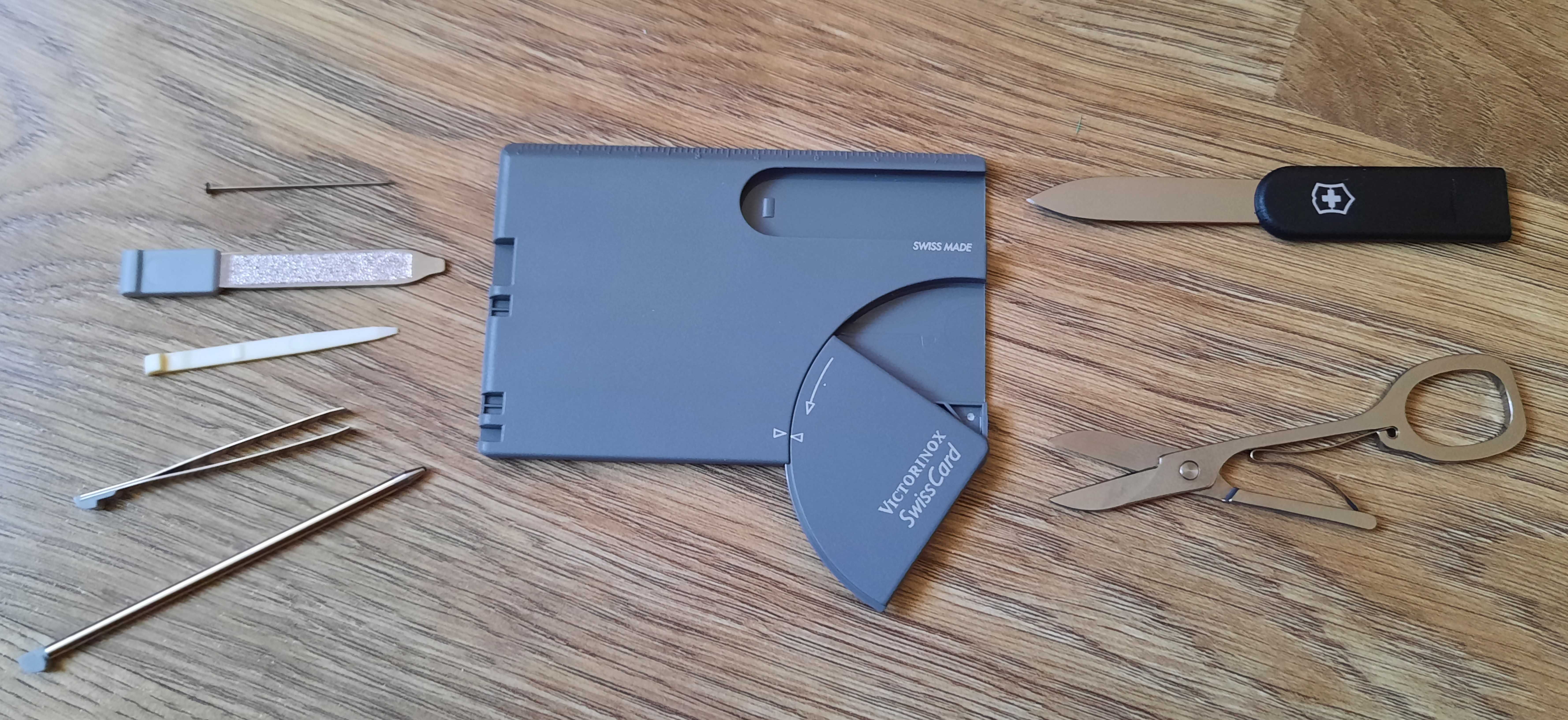 Victorinox SwissCard  полезный набор, стильный аксессуар