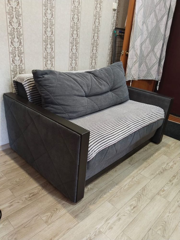 Продам мини диван б/у