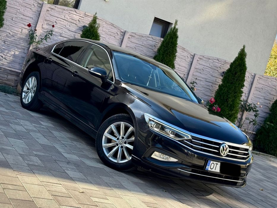 Volkswagen Passat~Virtual Cockpit~Distronic~Lane Assist~Camera