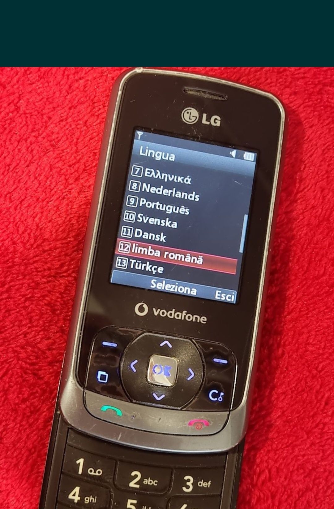 Super telefon LG Slide cu încărcător