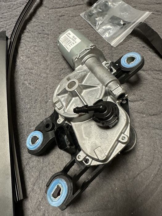 Моторче задна чистачка + рамо от Skoda Superb 2015-2024