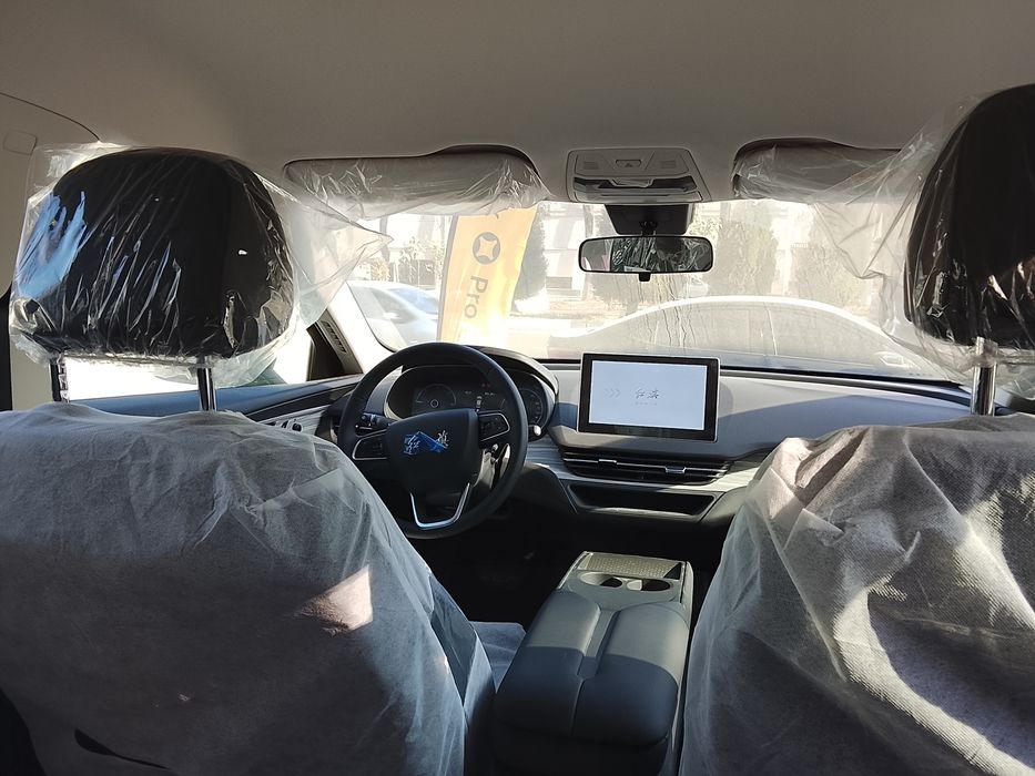 HONGQI E-QM5 рестайлинг в рассрочку либо под Яндекс такси