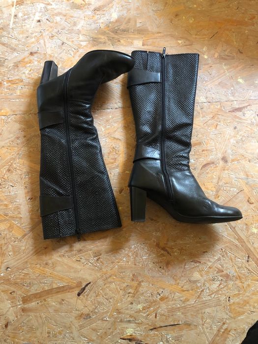 Cizme negre din piele cu puțin toc