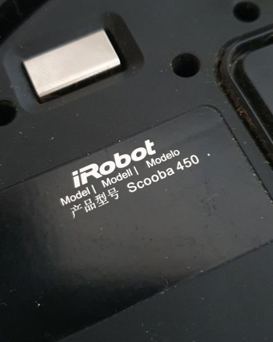 Aspirator robot cu spălare iRobot Scooba.