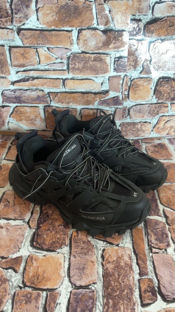 Balenciaga track | black 45