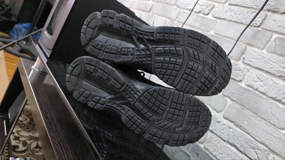 Оригинальные кроссы ASICS