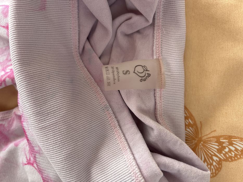 Розов уформящ клин. Носен е веднъж. В отлично състояние.