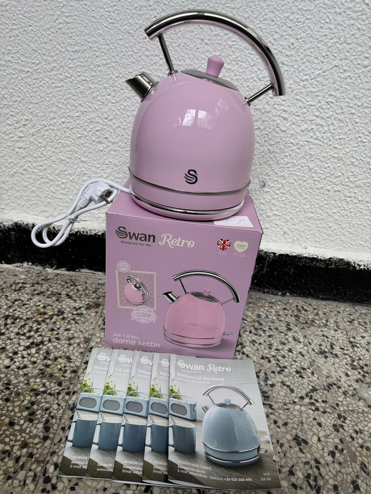 Електрическа Кана, Swan SK14630PNEU, 1.8л, 3000W, Ретро Дизайн, Розова