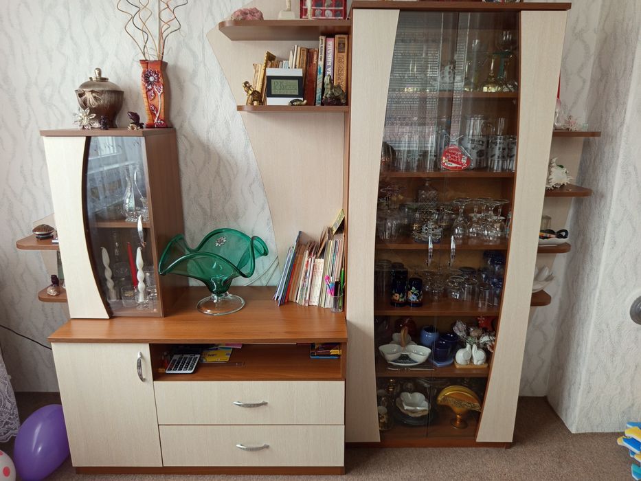 Продавам секция в отлично състояние