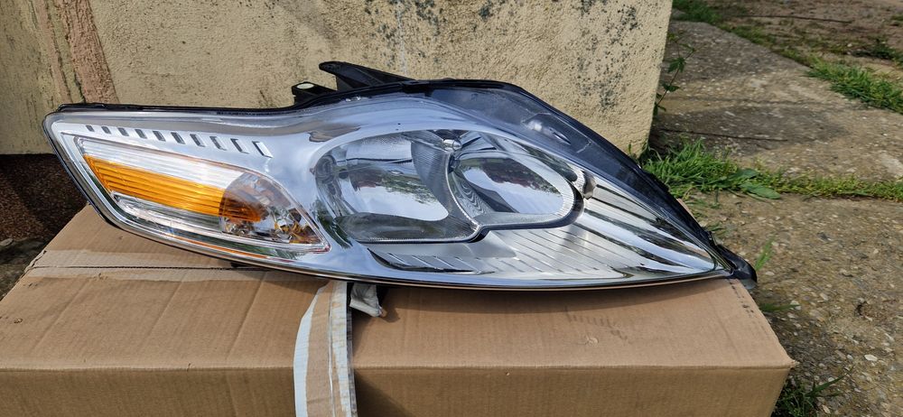 Far dreapta complet FORD MONDEO MK4 2012