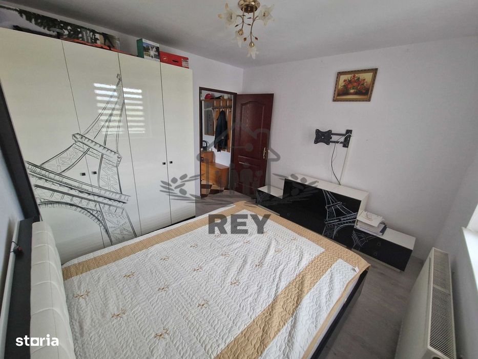 Apartament 3 camere - decomandat, mobilat, etaj 2/4, Cisnadie