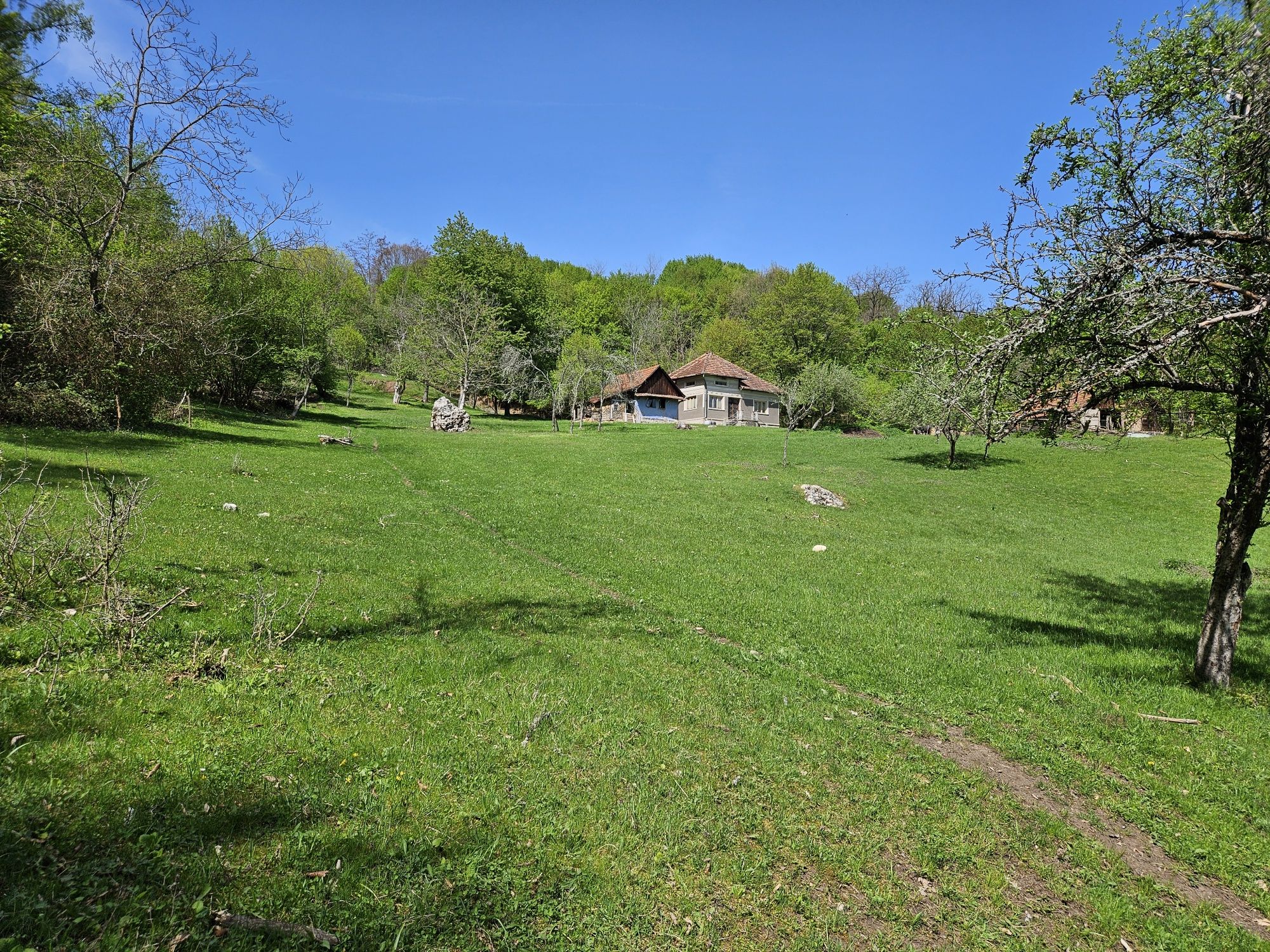 Casă de vânzare .