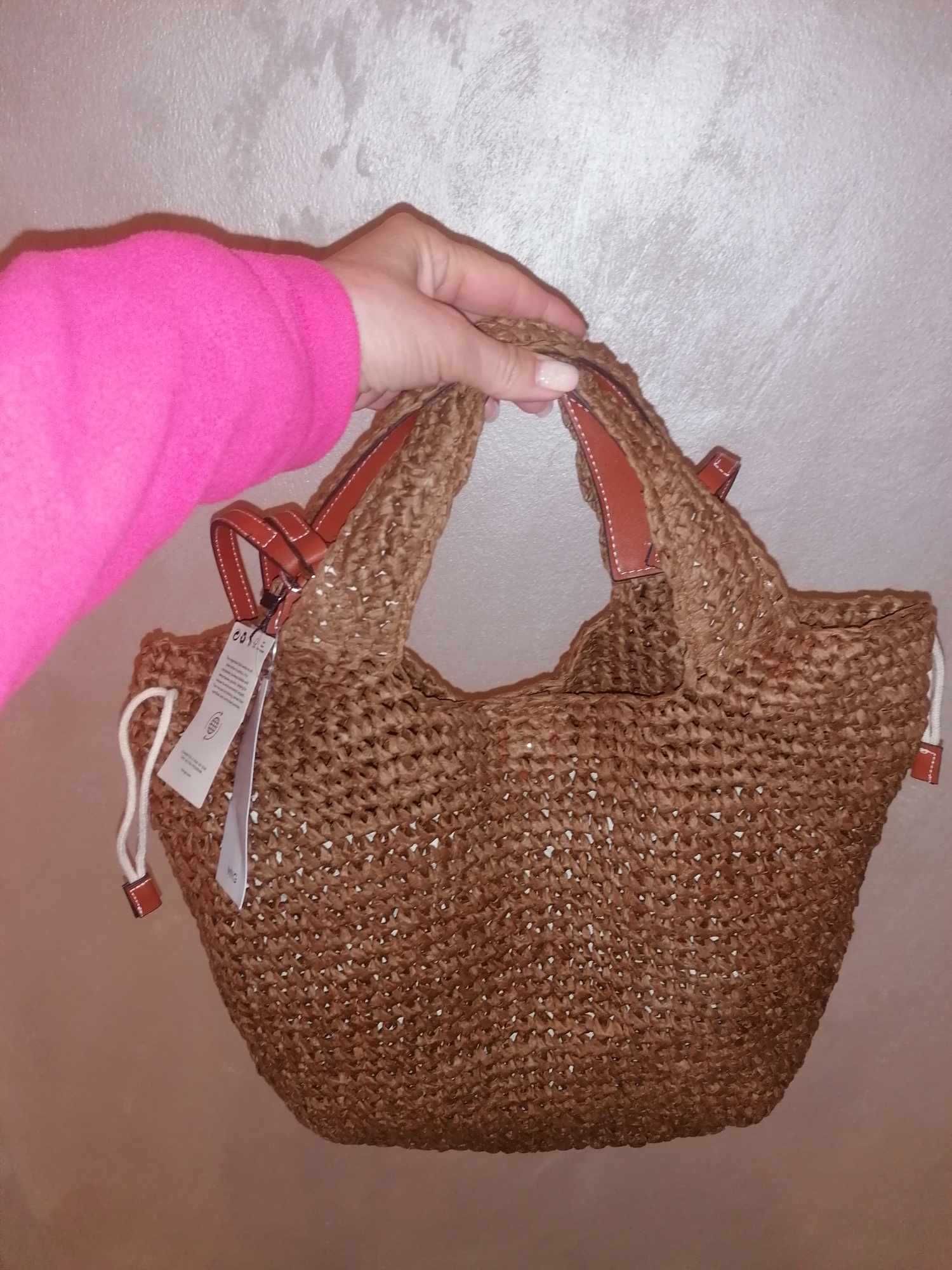 Нова плетена чанта от Mango