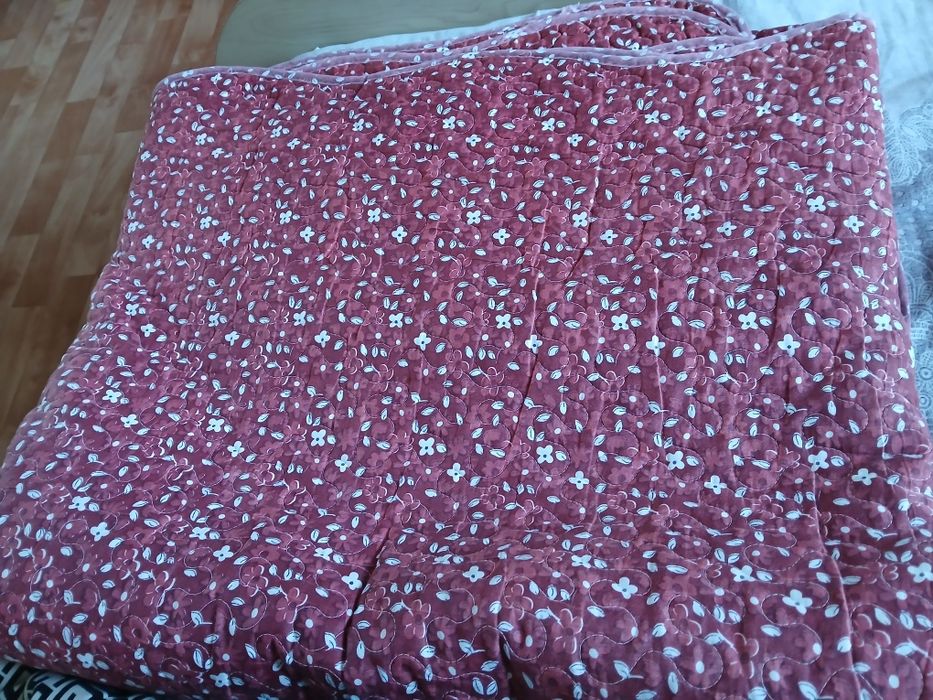 Продам покрывало за 5 тыс 2 х спалка в хорошем сост