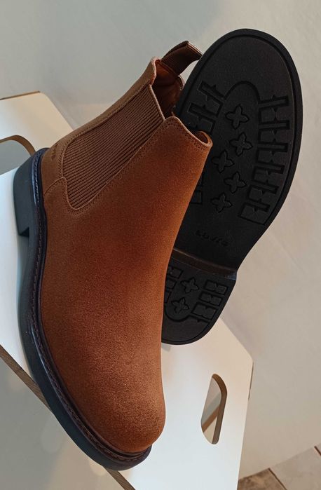 Ghete chesea 40 plain toe Levi's NOI piele naturala moale camel suede