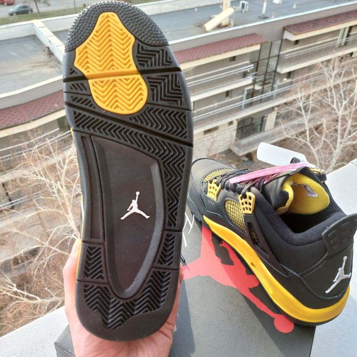 Nike Air Jordan 4 Retro “Yellow Thunder”