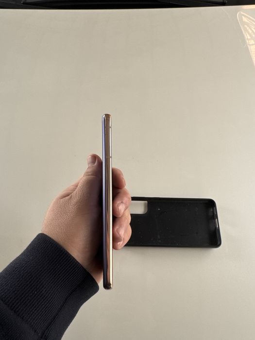 Samsung s21 продается в отличном состоянии