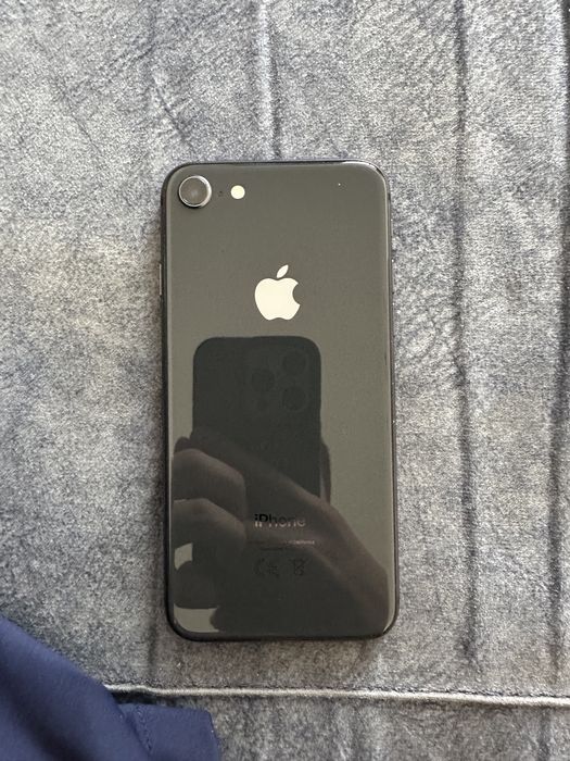 iPhone 8 с идеальном состоянием