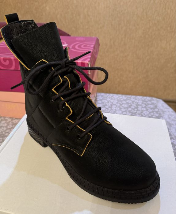 Продам новые женские зимние ботинки