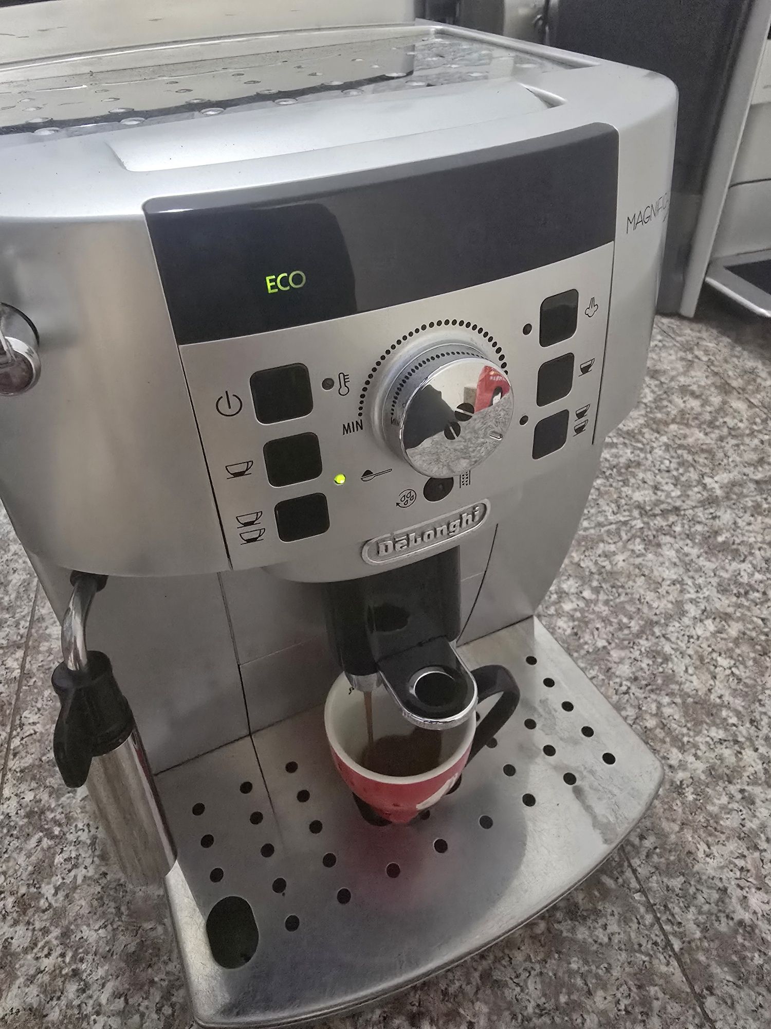 Кафемашина Delonghi magnifica s